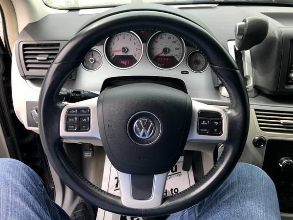 2011 Volkswagen Routan (*$500 Instant Rebate off Asking Price) for sale in Lynchburg, VA – photo 13
