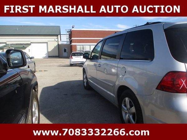 2009 Volkswagen Routan SE - Auction Pricing - - by for sale in Harvey, IL – photo 3