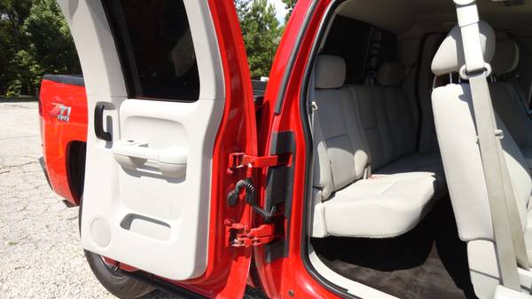 2011 Silverado 4x4, 5.3L V8, Red, beautiful inside/out, touchscreen for sale in Chapin, SC – photo 13