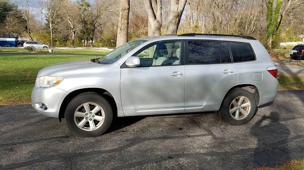 PRICED TO SELL! 2008 Toyota Highlander Sport Utility - cars & trucks... for sale in Indianapolis, IN – photo 3
