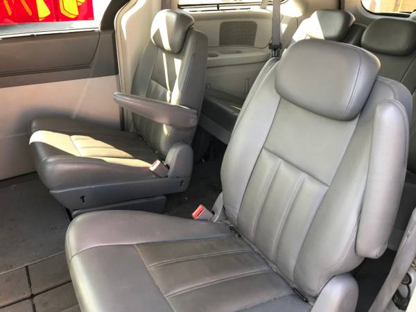 2009 CHRYSLER TOWN & COUNTRY>EXTRA CLEAN>CALL909 990331 24HR - cars... for sale in BLOOMINGTON, CA – photo 12