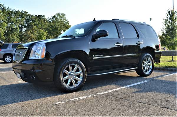 2009 GMC Yukon Denali -----LOADED----LIKE NEW!!!----- $12500 for sale in Middle Village, NY – photo 3