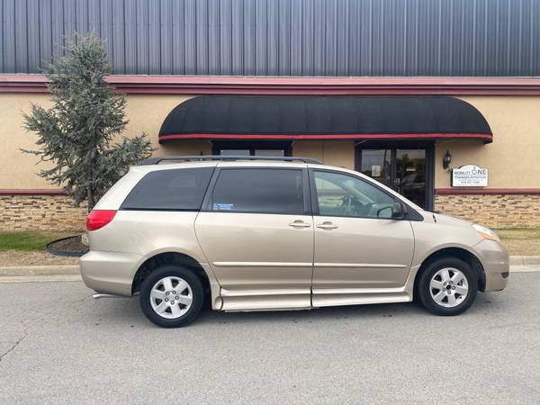 2007 toyota sienna side entry wheelchair van - - by for sale in Tulsa, OK – photo 3