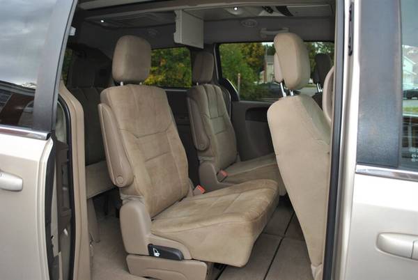 2012 CHRYSLER TOWN & COUNTRY TOURING REAR ENTERTAINMENT STOW N GO... for sale in Flushing, MI – photo 17