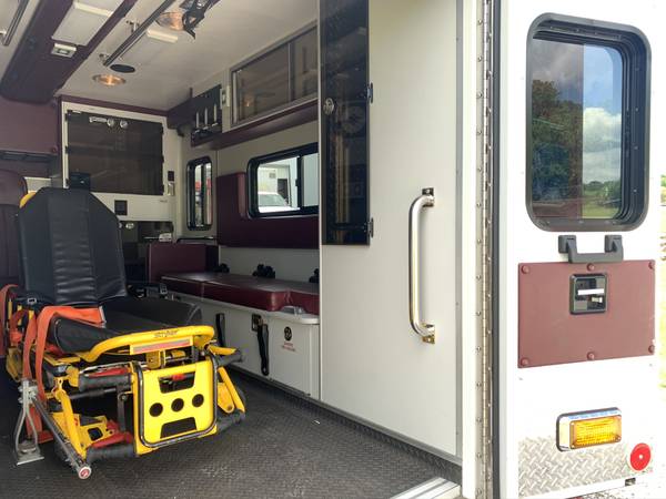 2007 Ford E450 PL Custom Ambulance - - by dealer for sale in Greeneville , TN – photo 5