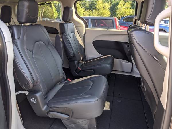 2017 Chrysler Pacifica Touring-L Plus SKU:HR788728 Mini-Van - cars &... for sale in Buford, GA – photo 20