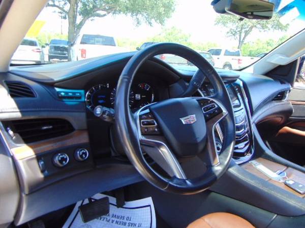2017 Cadillac Escalade ESV Luxury ( Mileage: 67, 820! - cars & for sale in Devine, TX – photo 4