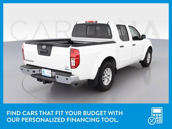2017 Nissan Frontier Crew Cab SL Pickup 4D 5 ft pickup White for sale in Revere, MA – photo 8