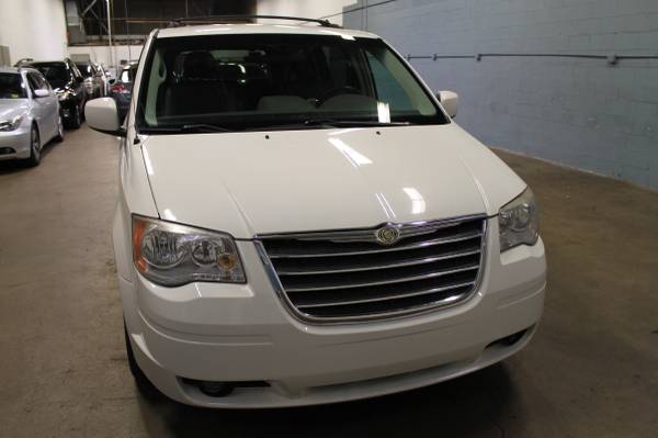 2009 Chrysler Town & Country Touring - Loaded, Spacious for sale in Addison, IL – photo 8
