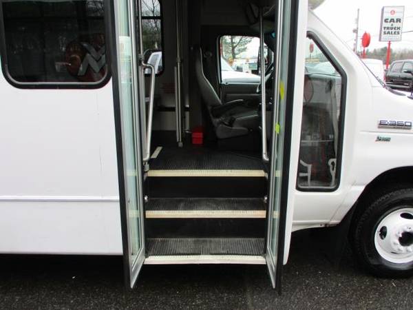 2014 Ford Econoline E350 ** 14 PASSENGER ** WHEEL CHAIR, HANDICAPPED... for sale in south amboy, MO – photo 17