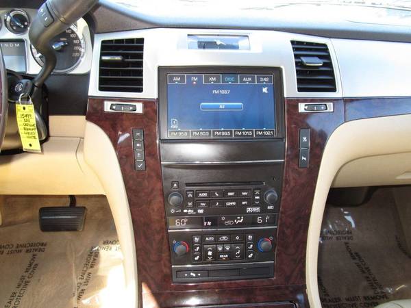 Low Mileage 2011 Cadillac Escalade Luxury Great Condition! - cars & for sale in Lynnwood, WA – photo 16