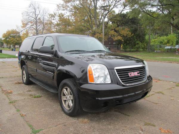 2011 GMC YUKON XL 4X4 3RD BUY HERE PAY HERE ( 7500 DOWN PAYMENT ) -... for sale in Detroit, MI – photo 2