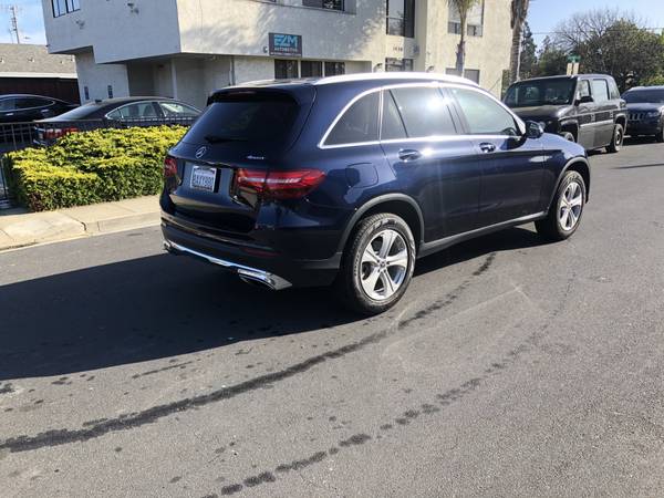 2018 MERCEDES BENZ GLC300 ALL WHEEL DRIVE 1 OWNER LOW MILEAGE - cars for sale in Redwood City, CA – photo 3