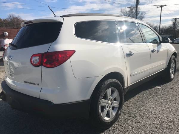 2011 CHEVROLET TRAVERSE AWD V6 AUTOMATIC 150.000 MILES - cars &... for sale in Thomasville, NC – photo 4