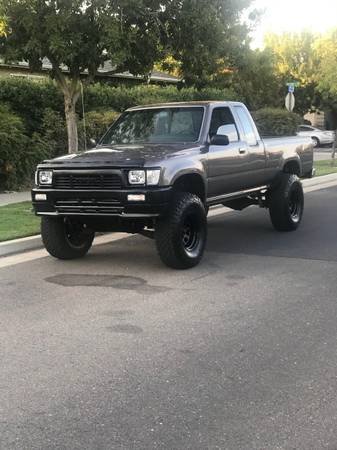 1992 Toyota Pick up 4x4 - cars & trucks - by owner - vehicle... for sale in Merced, CA – photo 2