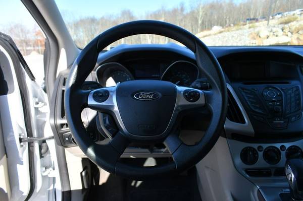 2014 Ford Focus SE - - by dealer - vehicle for sale in Naugatuck, CT – photo 15