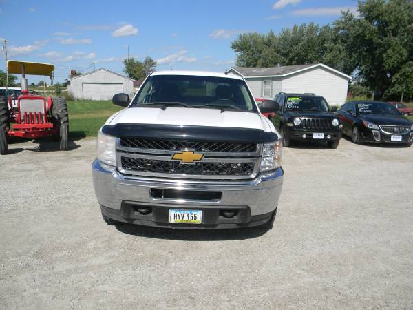 2011 Chevy 2500 HD duramax 6.6L diesel clean title crew cab 4x4 for sale in libertyville, IA – photo 3