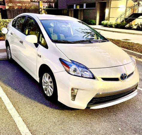 Toyota Prius Plug-in Electric/Hybrid 100mpg+/Intown mileage - cars &... for sale in Columbia, SC – photo 2