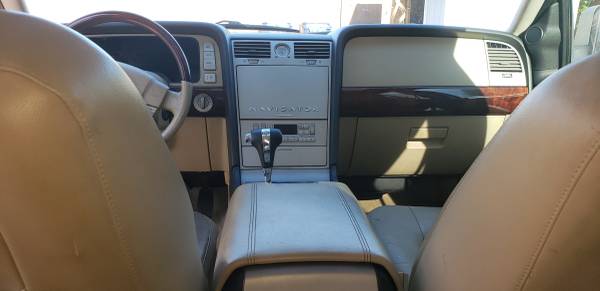 2006 Lincoln Navigator 4x4 - cars & trucks - by owner - vehicle... for sale in Lynden, WA – photo 2