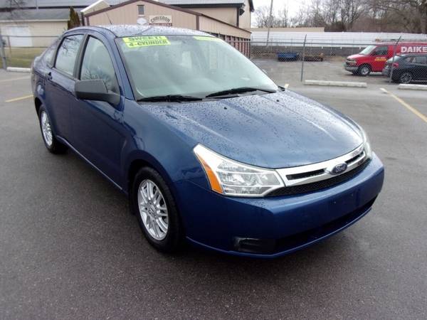 2009 Ford Focus SE 4dr Sedan - - by dealer - vehicle for sale in Waukesha, WI – photo 3