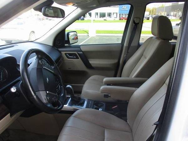 2013 Land Rover LR2 SUV Base - Land Rover Fuji White for sale in Green Bay, WI – photo 7