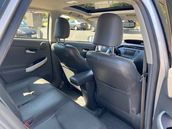 2011 Toyota Prius 5dr HB 5 with (2) 12V pwr outlets - cars & trucks... for sale in North Hollywood, CA – photo 17