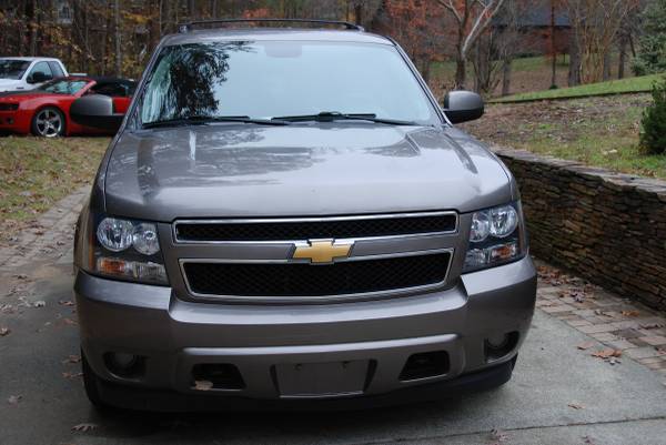 2012 Chevrolet Tahoe, 37k miles, 4WD, Gray - cars & trucks - by... for sale in Morrisville, VA – photo 3