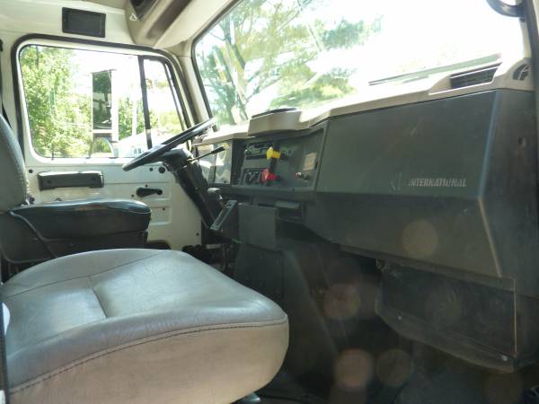 Low Miles International 4700 Day Cab Diesel Truck DT466 AUTOMATIC for sale in Duluth, GA – photo 16