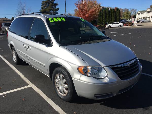 2007 Chrysler Town Country, Stow and go , Dvd player for sale in Best Buy Auto Boise, ID – photo 8