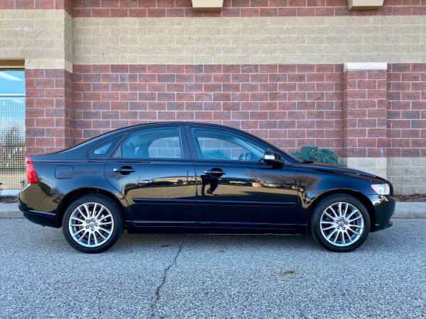 2010 VOLVO S40 *** LOW MILES *** HEATED SEATS *** FWD *** VERY... for sale in Jenison, MI – photo 2