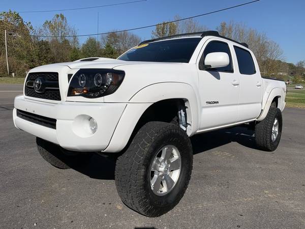2011 TOYOTA TACOMA * 4X4 * Towing Pkg * We FINANCE / TAKE TRADES -... for sale in Sevierville, TN – photo 3