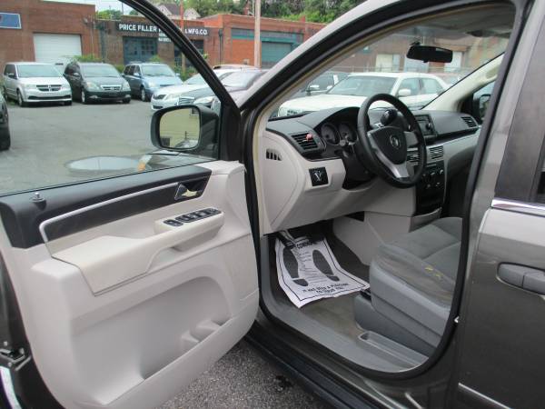 2010 Volkswagen Routan S **Hot Deal/Cold A/C/ New Tire & Clean Title** for sale in Roanoke, VA – photo 9