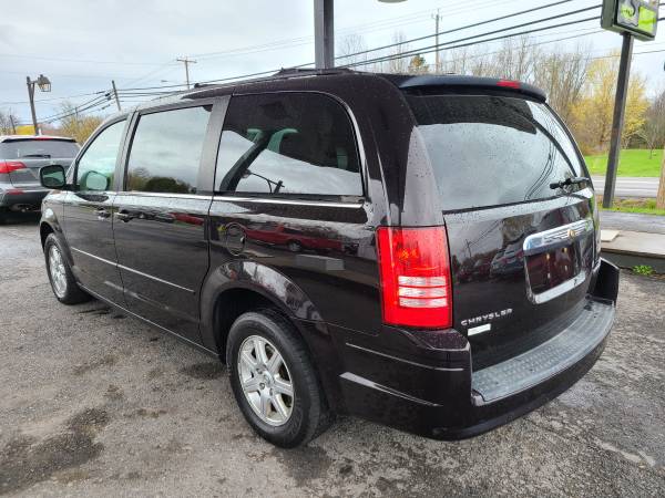 2010 Chrysler Town & Country Two Owners No Accidents Stow & Go for sale in Oswego, NY – photo 17