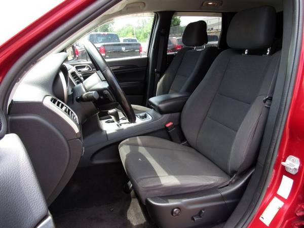 2011 Jeep Grand Cherokee Laredo hatchback Inferno Red Crystal Pearl for sale in Boyertown, PA – photo 12