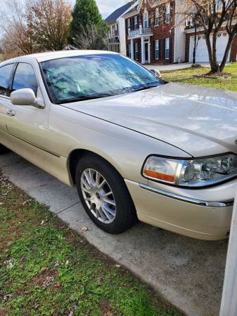2003 LINCOLN TOWN CAR CARTIER - cars & trucks - by owner - vehicle... for sale in Charlotte, NC – photo 2