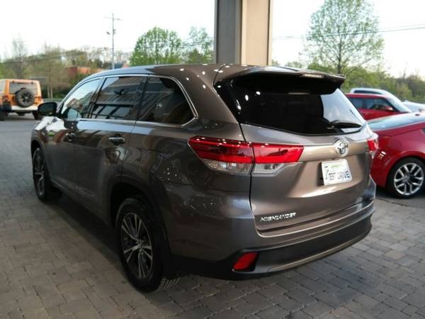 2018 Toyota Highlander LE with for sale in Murfreesboro, TN – photo 3