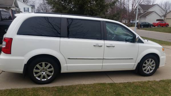 Chrysler Town & Country Limited - cars & trucks - by owner - vehicle... for sale in freeland, MI – photo 2