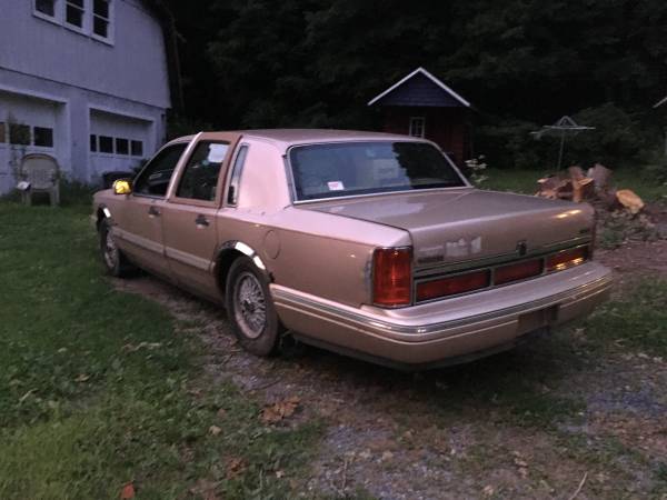 1996 Lincoln Town Car Executive Sedan 4D - cars & trucks - by owner... for sale in Annandale On Hudson, NY – photo 4