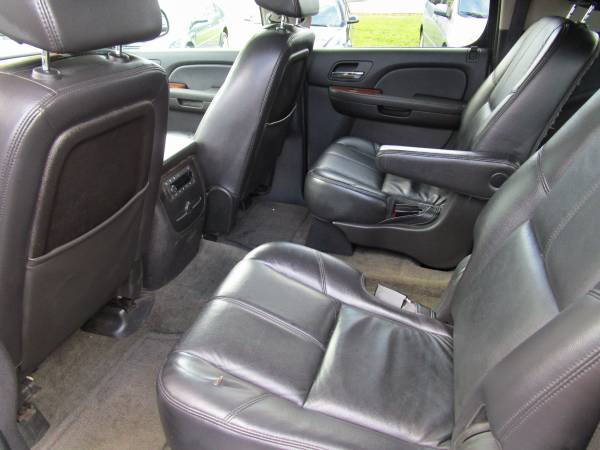 2008 GMC Yukon XL 1500 SLT 4WD *Leather + Moonroof + Backup Camera*... for sale in leominster, MA – photo 11