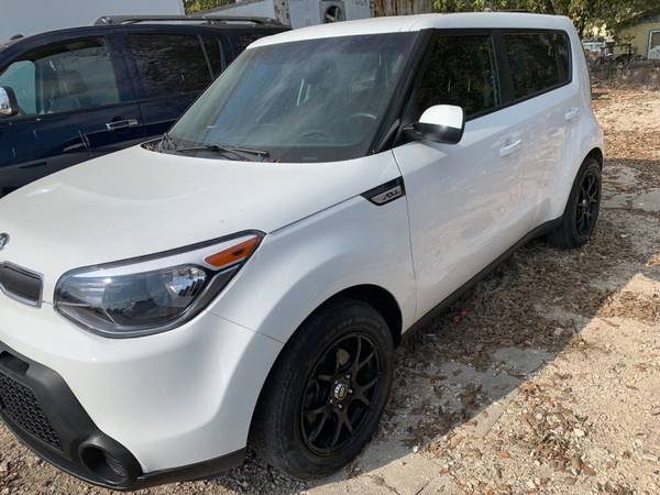 2016 Kia Soul Base 4dr Crossover 6A with - - by dealer for sale in New Braunfels, TX – photo 3