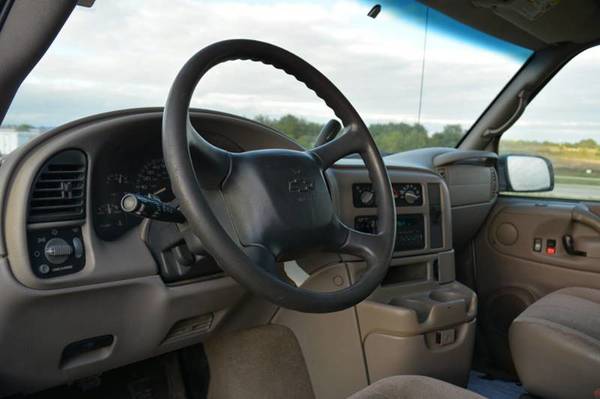 2003 Chevrolet Astro All-Wheel Drive Cargo Van for sale in Bloomington, IL – photo 9