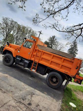 1995 international dump truck for sale in Youngstown, OH – photo 2