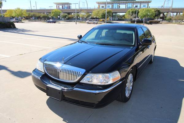 2003 LINCOLN TOWN CAR SIGNATURE ONE OWNER IN EXCELLENT CONDITION!! -... for sale in Dallas, TX – photo 3