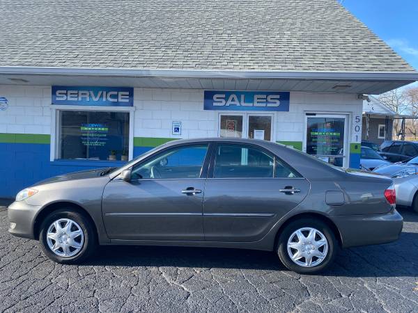 2005 Toyota Camry XLE sedan 4 cyl very nice - cars & trucks - by... for sale in Creve Coeur, IL – photo 2