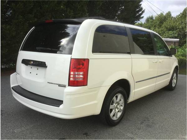 2010 Chrysler Town & Country Touring*BASEBALL MOM APPROVED!*CALL NOW!* for sale in Hickory, NC – photo 11