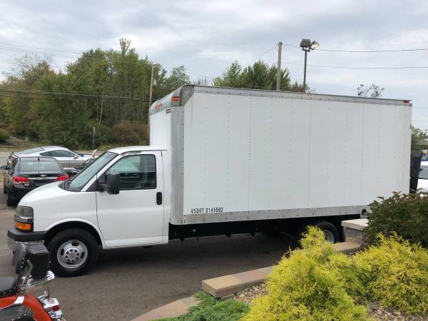 💥11 Dually Box Truck-Runs 100%One Owner/37K Miles/Super Deal💥 for sale in Youngstown, OH – photo 2