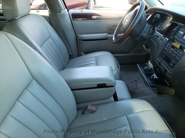 2003 *Lincoln* *Town Car* *4dr Sedan Signature* Silv - cars & trucks... for sale in Woodbridge, District Of Columbia – photo 9