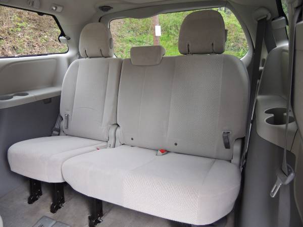 2011 Toyota Sienna LE 8-Passenger Dependable Quality Van Back for sale in binghamton, NY – photo 19