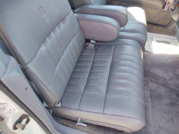 1993 Lincoln Town Car 4dr Sedan Executive - - by for sale in New Orleans, LA – photo 9