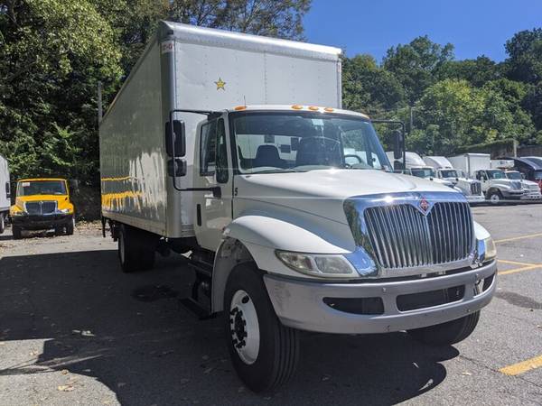 2017 INTERNATIONAL 26' BOX NON CDL CUMMINS , AUTO , 2 AVAILABLE -... for sale in Wappingers Falls, PA – photo 3